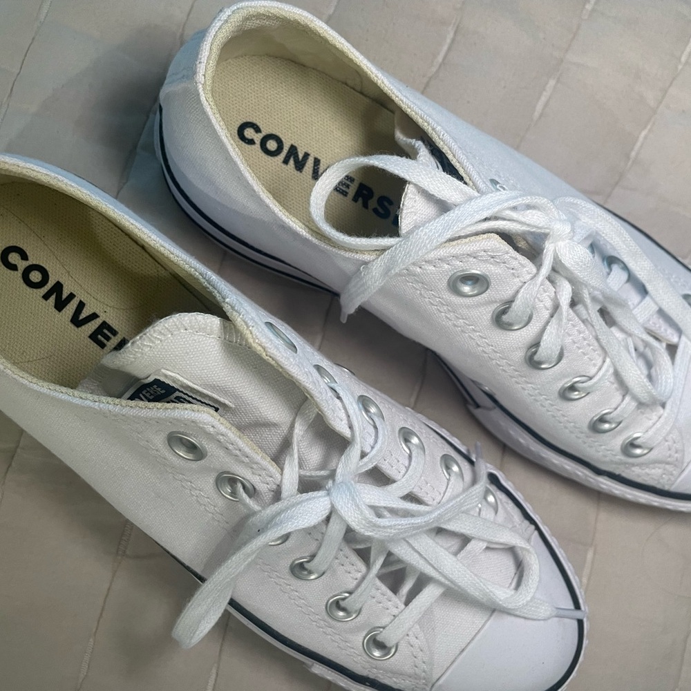 Converse - Picture 2 of 5